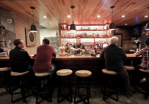What Payment Methods are Accepted at Girolamo's Court'n House Bar and Grill in Eau Claire, Wisconsin?
